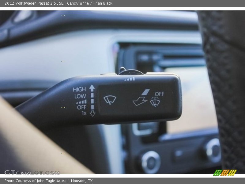 Candy White / Titan Black 2012 Volkswagen Passat 2.5L SE