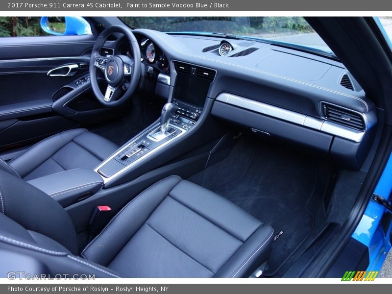 Dashboard of 2017 911 Carrera 4S Cabriolet