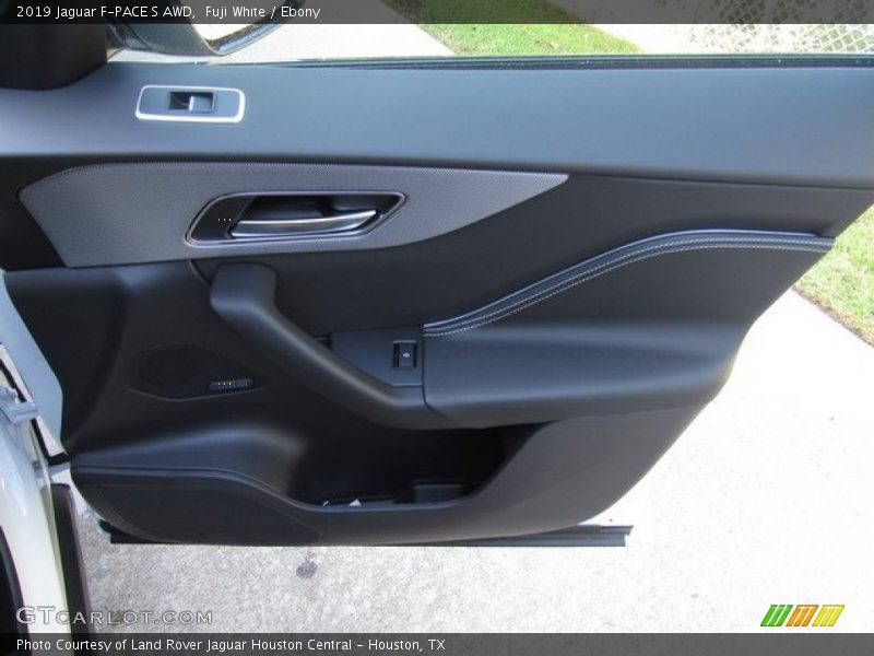 Fuji White / Ebony 2019 Jaguar F-PACE S AWD