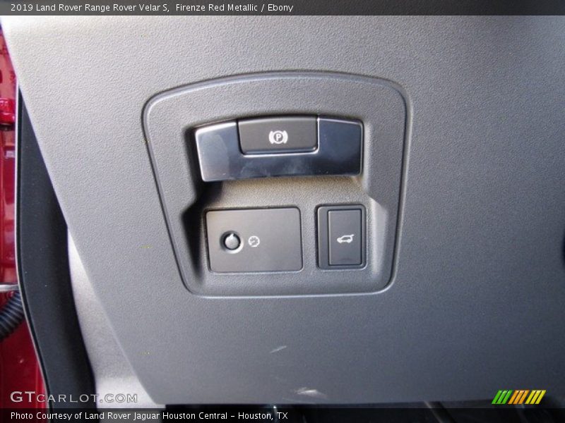 Controls of 2019 Range Rover Velar S