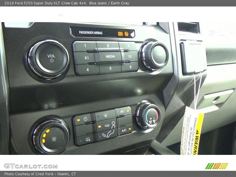Controls of 2019 F250 Super Duty XLT Crew Cab 4x4