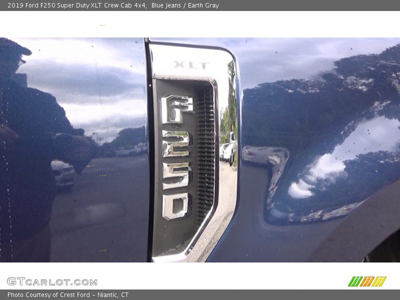  2019 F250 Super Duty XLT Crew Cab 4x4 Logo
