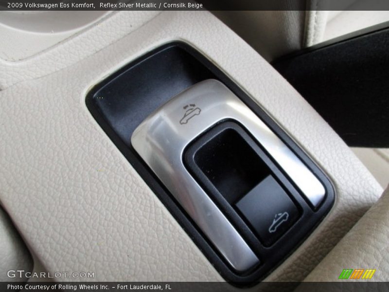 Reflex Silver Metallic / Cornsilk Beige 2009 Volkswagen Eos Komfort
