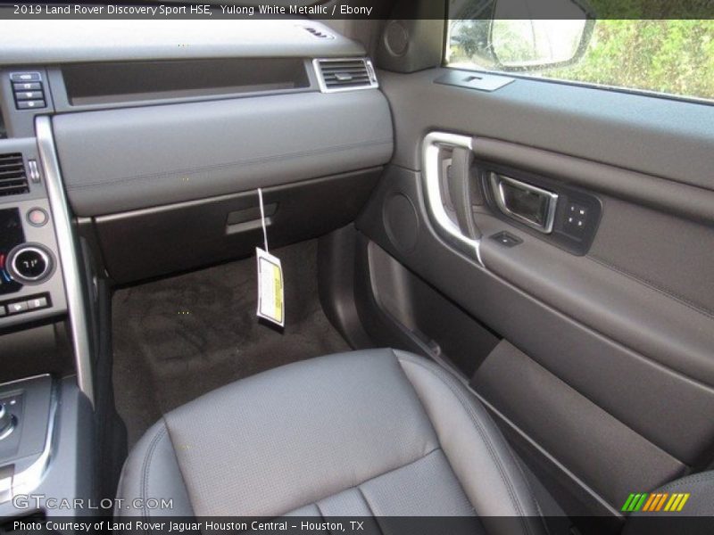Yulong White Metallic / Ebony 2019 Land Rover Discovery Sport HSE