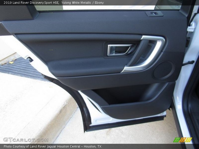 Yulong White Metallic / Ebony 2019 Land Rover Discovery Sport HSE