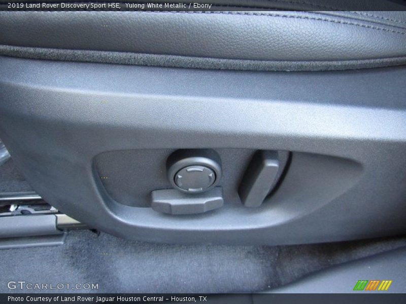 Yulong White Metallic / Ebony 2019 Land Rover Discovery Sport HSE