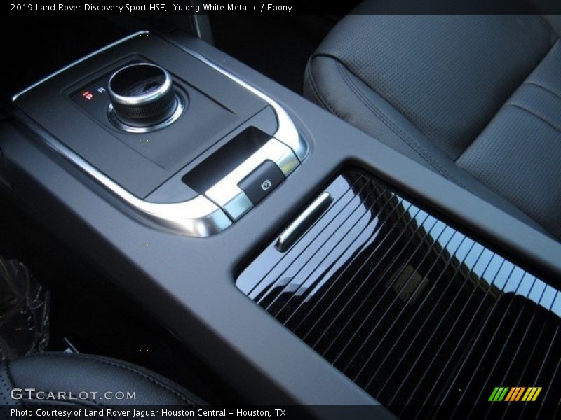 Yulong White Metallic / Ebony 2019 Land Rover Discovery Sport HSE