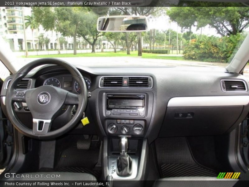 Platinum Gray Metallic / Titan Black 2013 Volkswagen Jetta SE Sedan