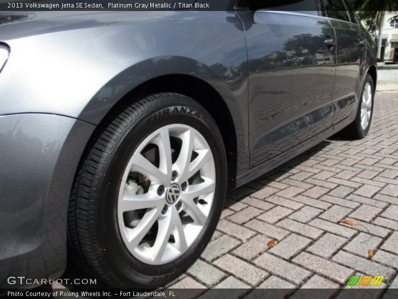 Platinum Gray Metallic / Titan Black 2013 Volkswagen Jetta SE Sedan