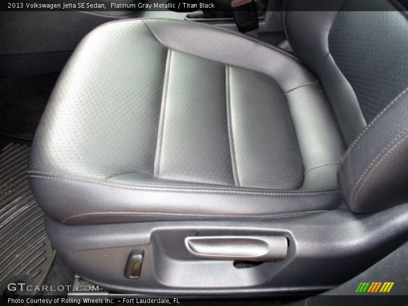 Platinum Gray Metallic / Titan Black 2013 Volkswagen Jetta SE Sedan