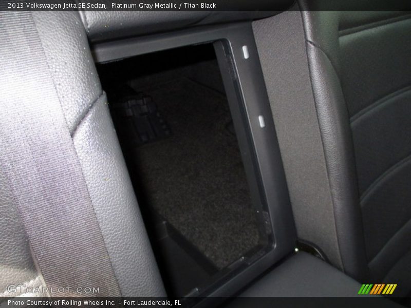 Platinum Gray Metallic / Titan Black 2013 Volkswagen Jetta SE Sedan