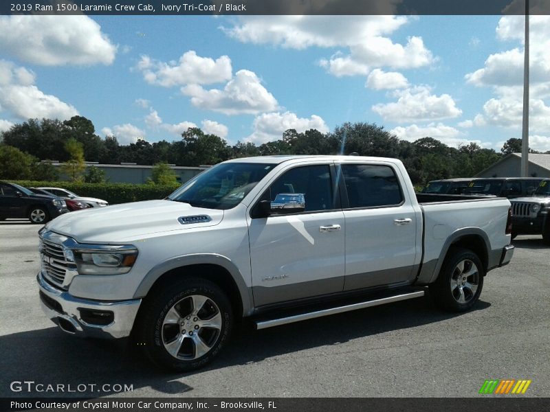 Ivory Tri–Coat / Black 2019 Ram 1500 Laramie Crew Cab