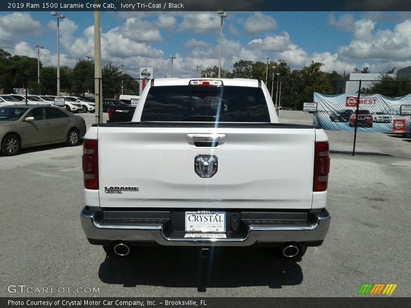 Ivory Tri–Coat / Black 2019 Ram 1500 Laramie Crew Cab