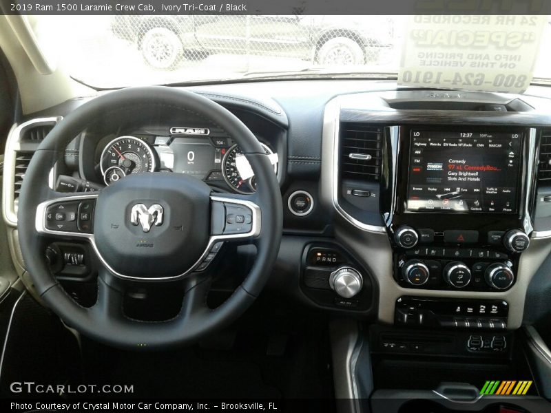 Ivory Tri–Coat / Black 2019 Ram 1500 Laramie Crew Cab