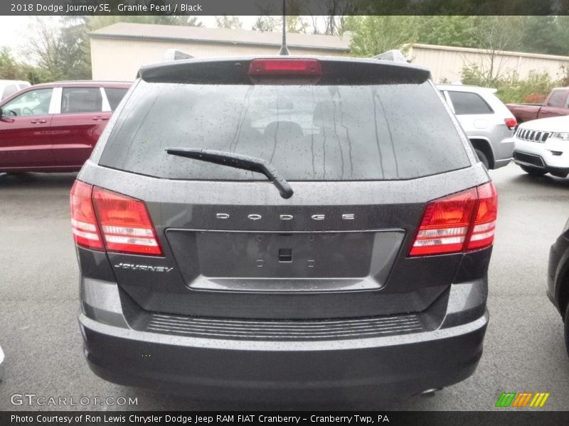 Granite Pearl / Black 2018 Dodge Journey SE