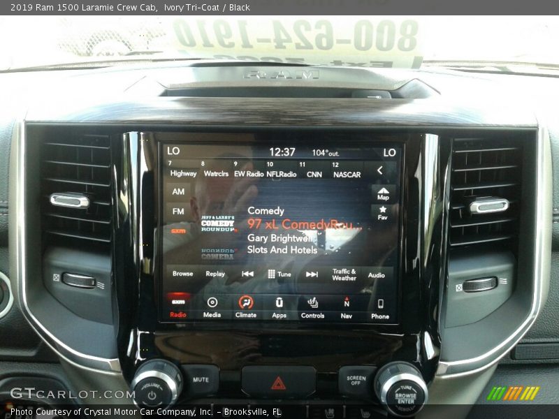 Ivory Tri–Coat / Black 2019 Ram 1500 Laramie Crew Cab