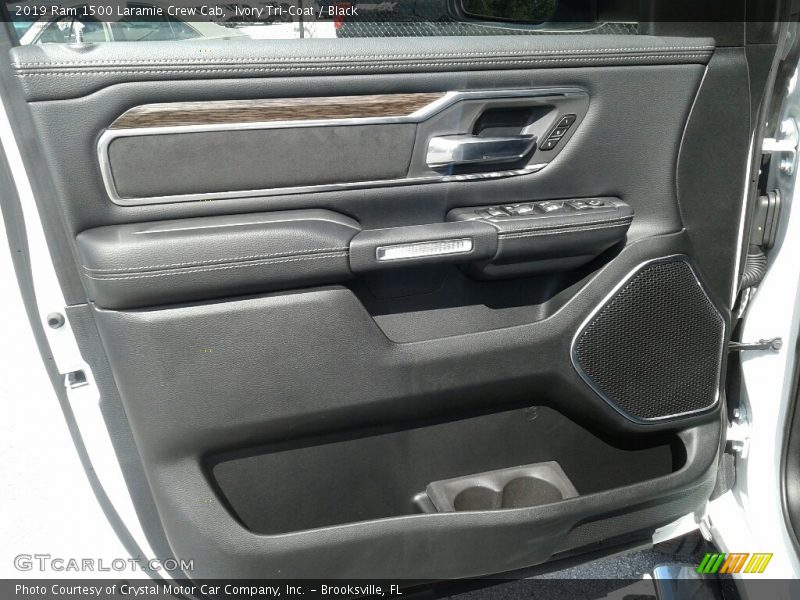 Ivory Tri–Coat / Black 2019 Ram 1500 Laramie Crew Cab