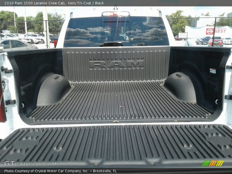 Ivory Tri–Coat / Black 2019 Ram 1500 Laramie Crew Cab