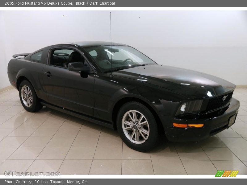 Black / Dark Charcoal 2005 Ford Mustang V6 Deluxe Coupe