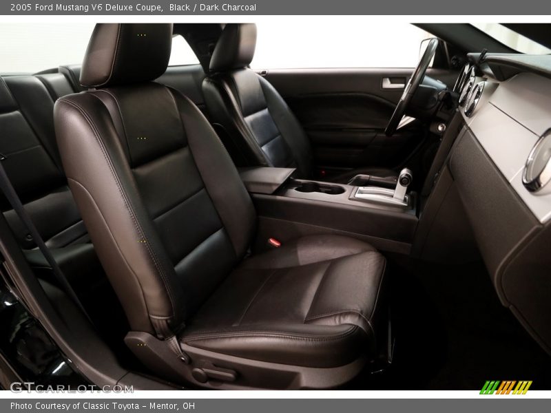 Black / Dark Charcoal 2005 Ford Mustang V6 Deluxe Coupe