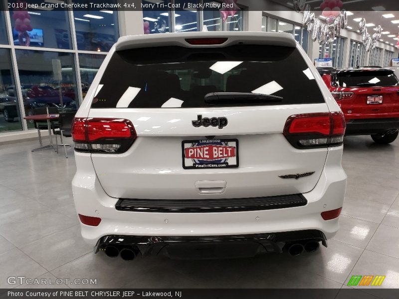 Ivory Tri-Coat / Black/Ruby Red 2018 Jeep Grand Cherokee Trackhawk 4x4