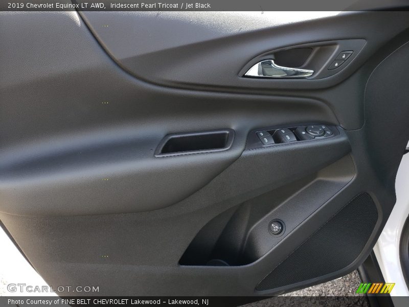 Iridescent Pearl Tricoat / Jet Black 2019 Chevrolet Equinox LT AWD