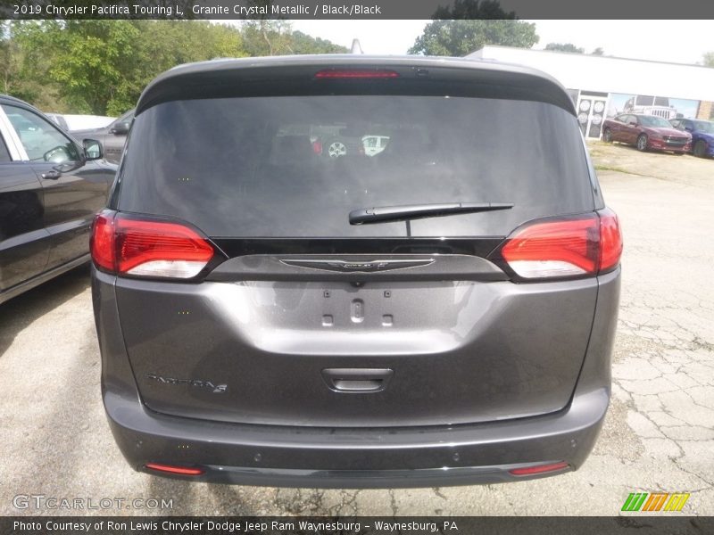 Granite Crystal Metallic / Black/Black 2019 Chrysler Pacifica Touring L