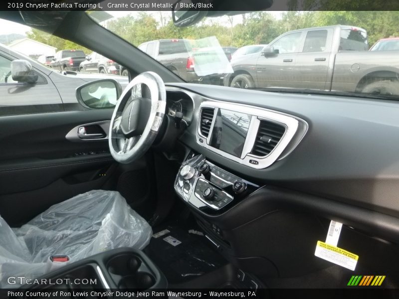 Granite Crystal Metallic / Black/Black 2019 Chrysler Pacifica Touring L