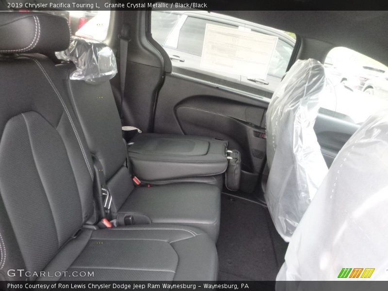 Granite Crystal Metallic / Black/Black 2019 Chrysler Pacifica Touring L