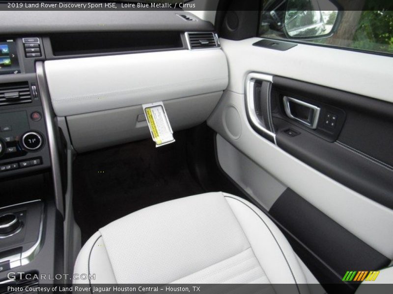 Dashboard of 2019 Discovery Sport HSE