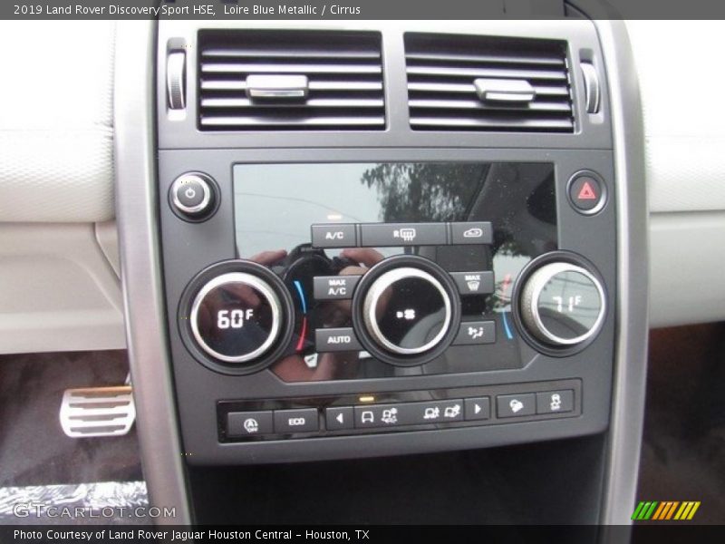 Controls of 2019 Discovery Sport HSE