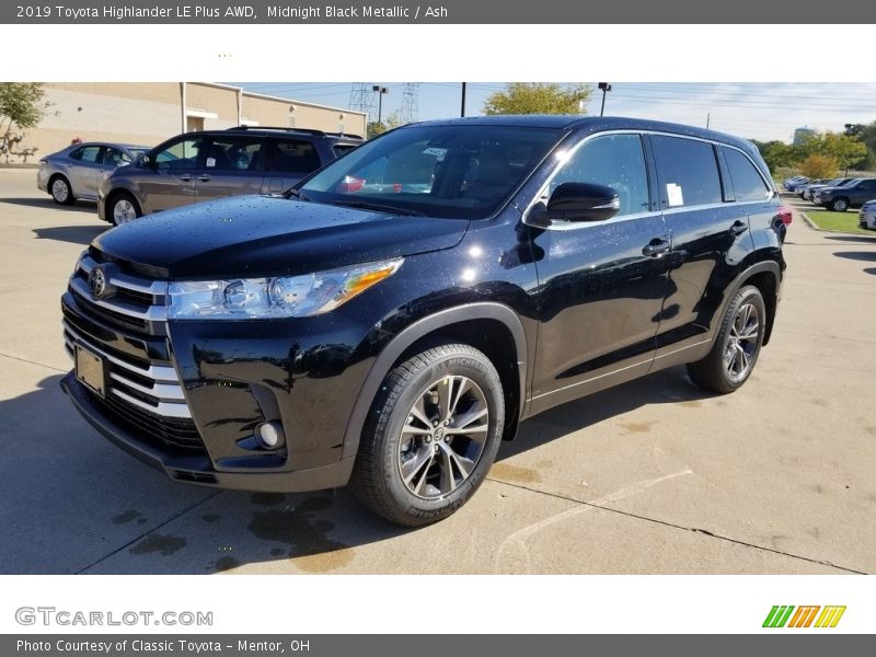 Midnight Black Metallic / Ash 2019 Toyota Highlander LE Plus AWD