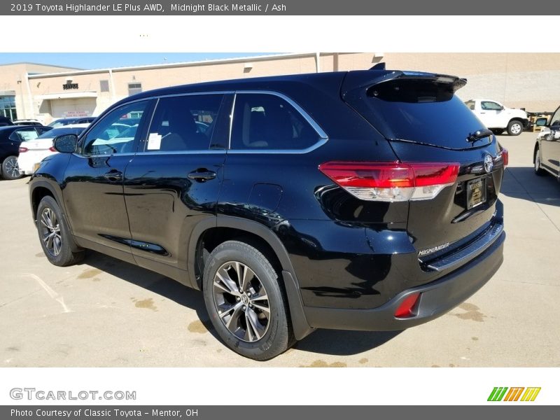 Midnight Black Metallic / Ash 2019 Toyota Highlander LE Plus AWD