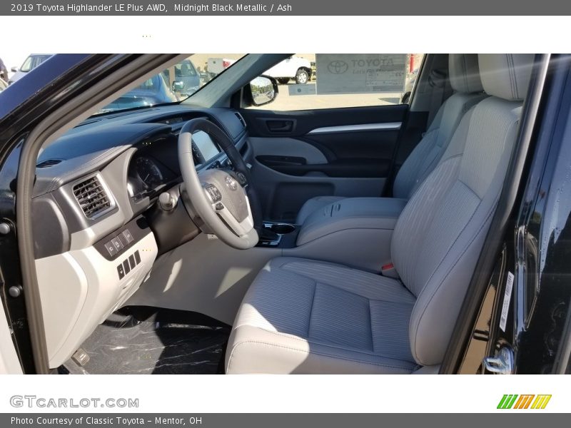 Midnight Black Metallic / Ash 2019 Toyota Highlander LE Plus AWD