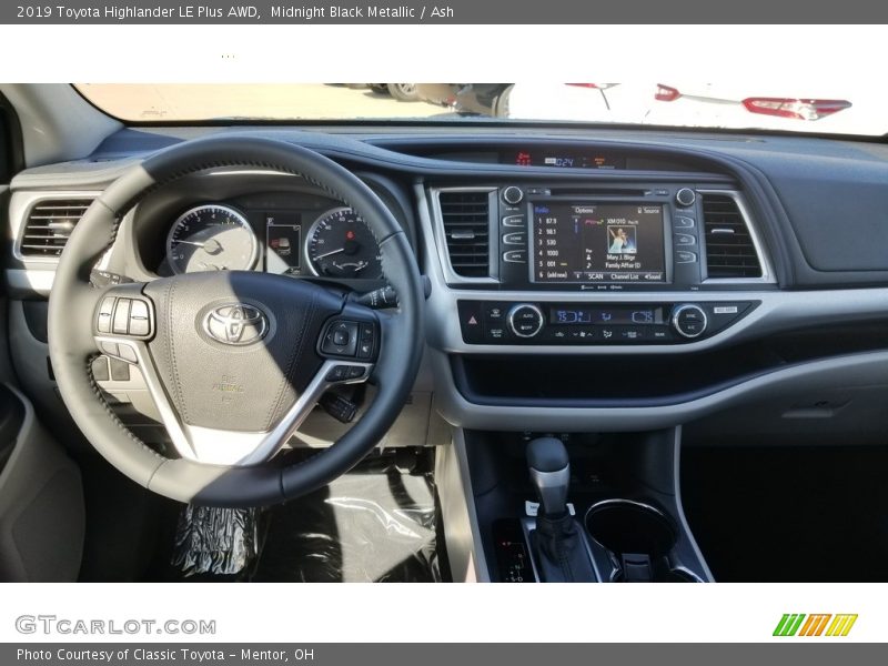 Midnight Black Metallic / Ash 2019 Toyota Highlander LE Plus AWD