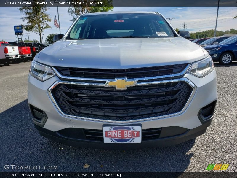 Silver Ice Metallic / Jet Black 2019 Chevrolet Traverse LS