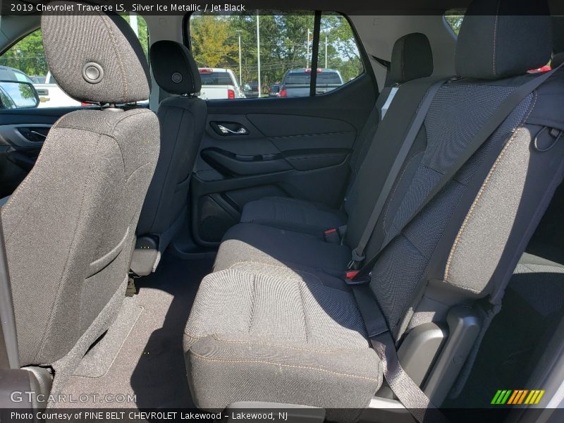 Silver Ice Metallic / Jet Black 2019 Chevrolet Traverse LS