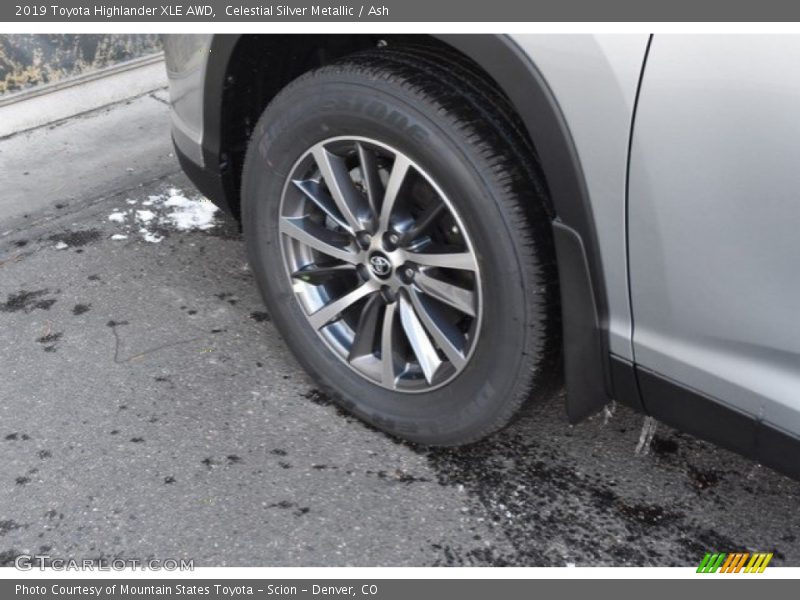 Celestial Silver Metallic / Ash 2019 Toyota Highlander XLE AWD