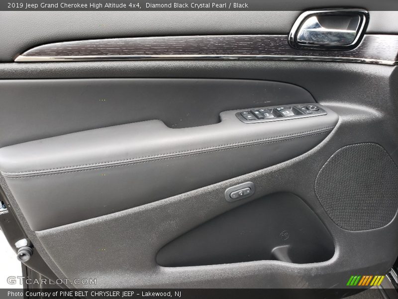 Door Panel of 2019 Grand Cherokee High Altitude 4x4