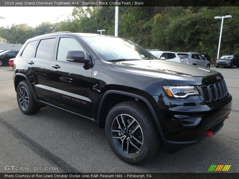 Front 3/4 View of 2019 Grand Cherokee Trailhawk 4x4