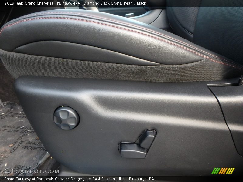 Diamond Black Crystal Pearl / Black 2019 Jeep Grand Cherokee Trailhawk 4x4