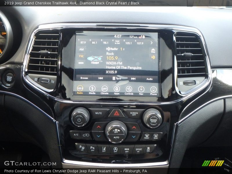 Controls of 2019 Grand Cherokee Trailhawk 4x4