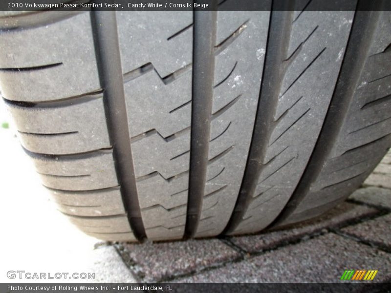 Candy White / Cornsilk Beige 2010 Volkswagen Passat Komfort Sedan