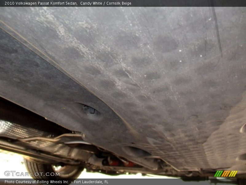 Candy White / Cornsilk Beige 2010 Volkswagen Passat Komfort Sedan
