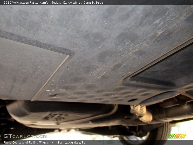 Candy White / Cornsilk Beige 2010 Volkswagen Passat Komfort Sedan