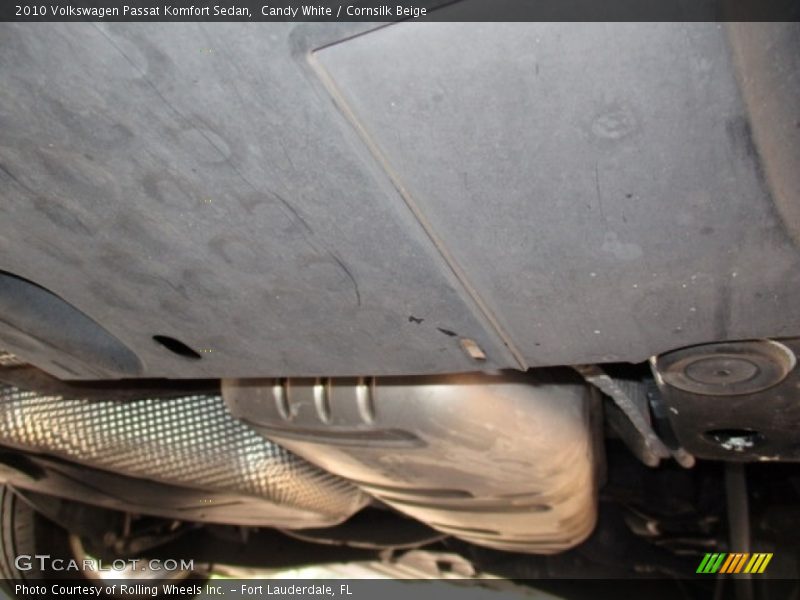 Candy White / Cornsilk Beige 2010 Volkswagen Passat Komfort Sedan