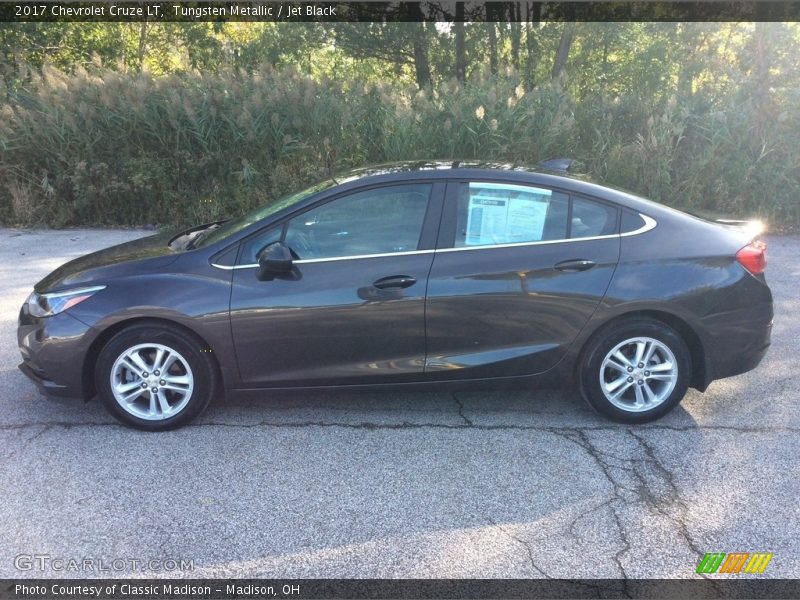 Tungsten Metallic / Jet Black 2017 Chevrolet Cruze LT