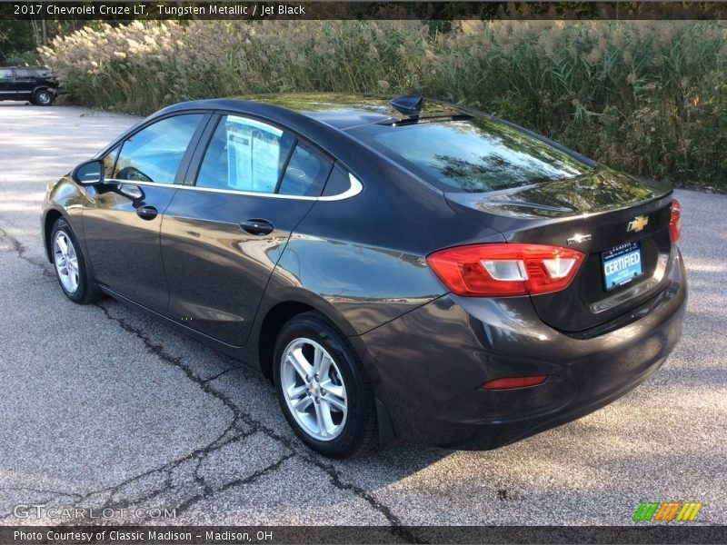 Tungsten Metallic / Jet Black 2017 Chevrolet Cruze LT