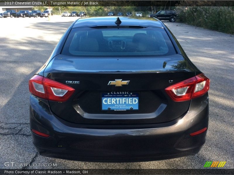 Tungsten Metallic / Jet Black 2017 Chevrolet Cruze LT