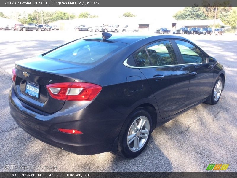 Tungsten Metallic / Jet Black 2017 Chevrolet Cruze LT